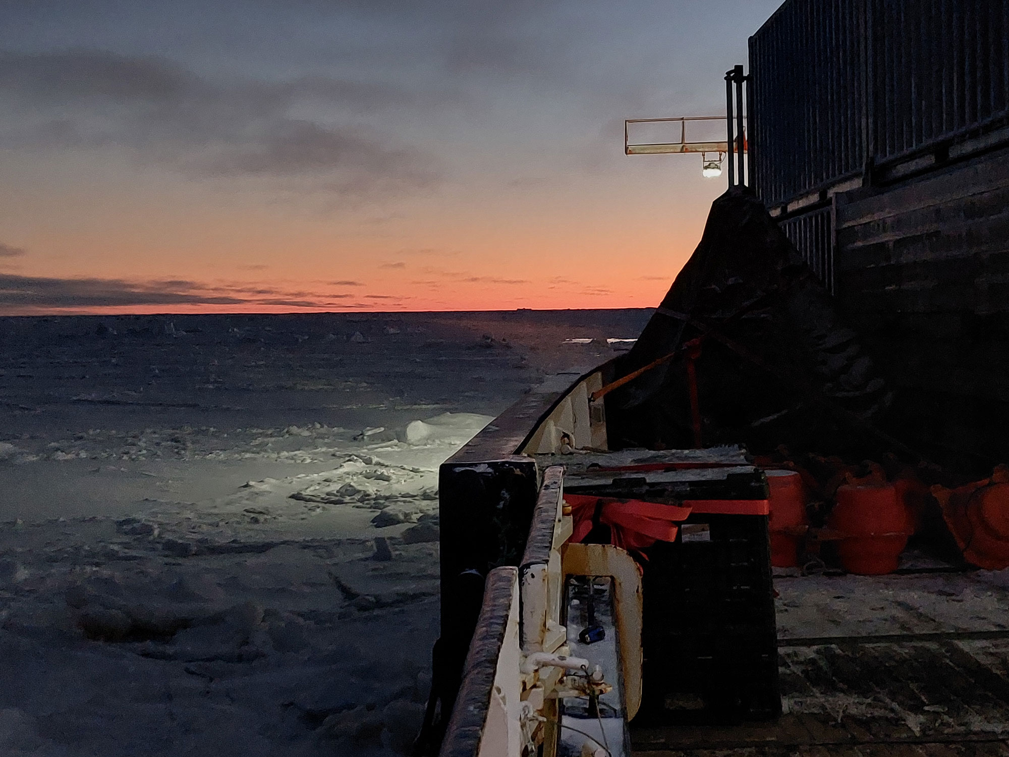 Sunset in de Weddell Sea during EWOS expedition Onboard FS Polarstern, 2022. Photo: ©Anton Van de Putte