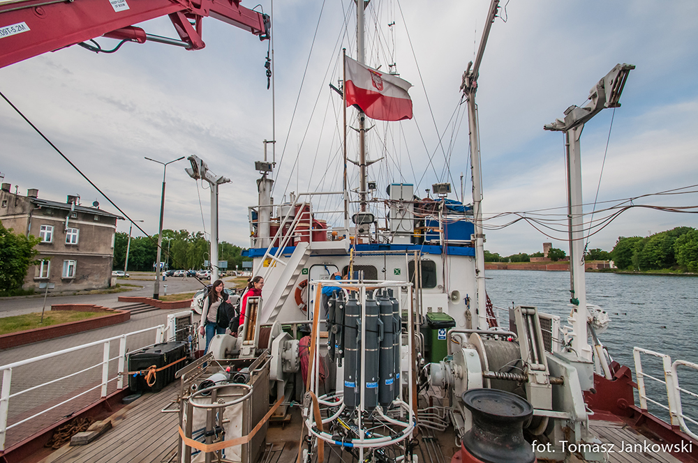 Aboard the Research Vessel s/y OCEANIA. Photo: Tomaz Jankowski
